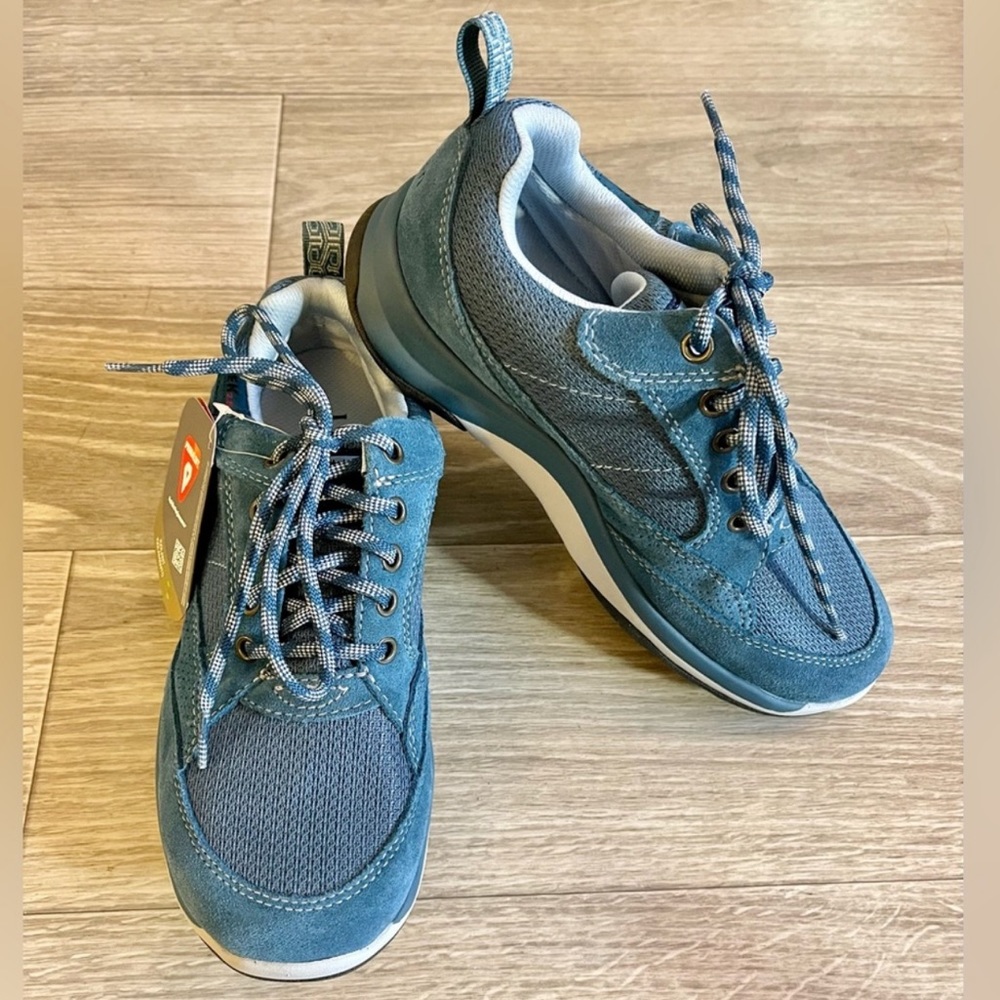 LL Bean Sneakers NWT - Picture 1 of 4